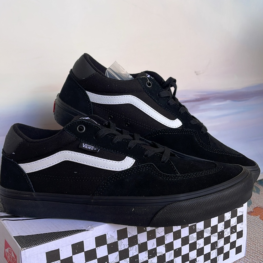 Vans WMNS Rowan
Black/Black/White
VN0A5JICB8C
Sneakers - Picture 9 of 16